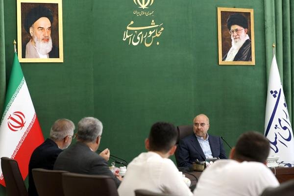 دیدار خانواده‌های جهادگران جان‌باخته در سیل گلستان با رئیس مجلس