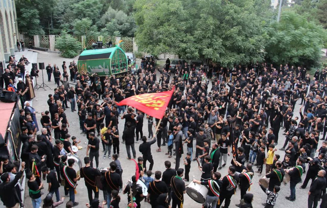 عاشورا ست که اسلام را زنده نگه داشته است