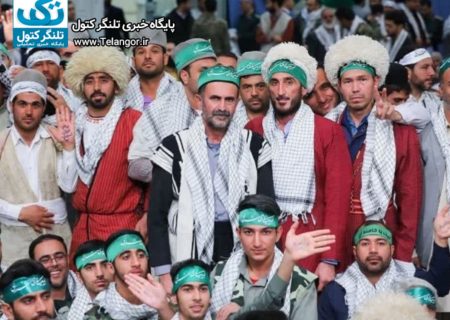 هر کسی دل در گرو انقلاب دارد بسیجی است