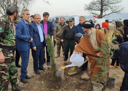 برگزاری مراسم نهال‌ کاری به نام و یاد پدر