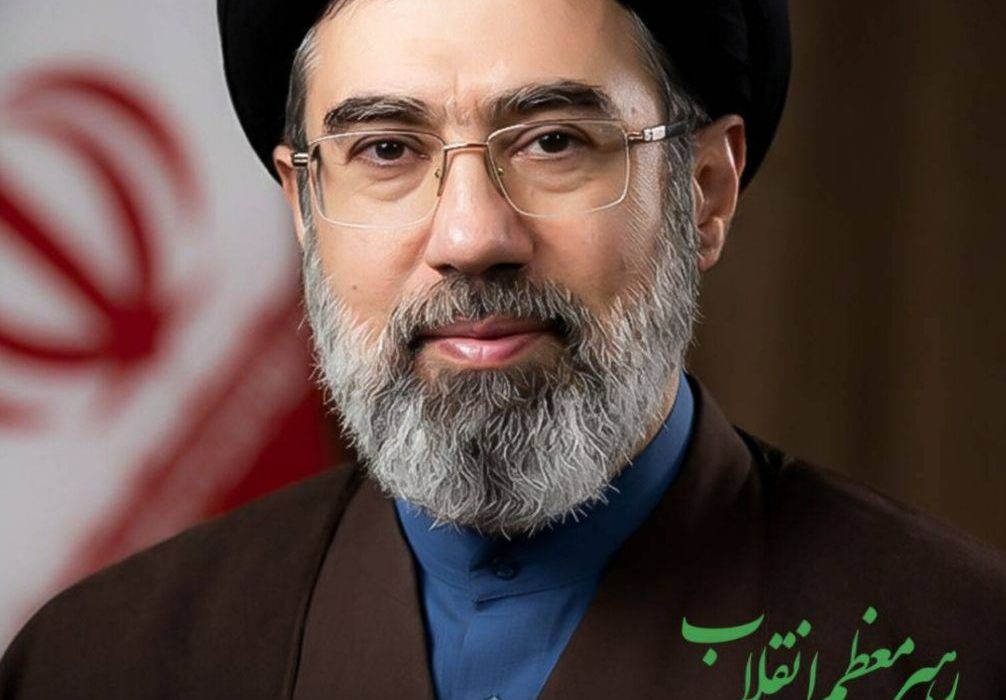 پیام رهبر انقلاب اسلامی به مناسبت روز کارگر و روز معلم